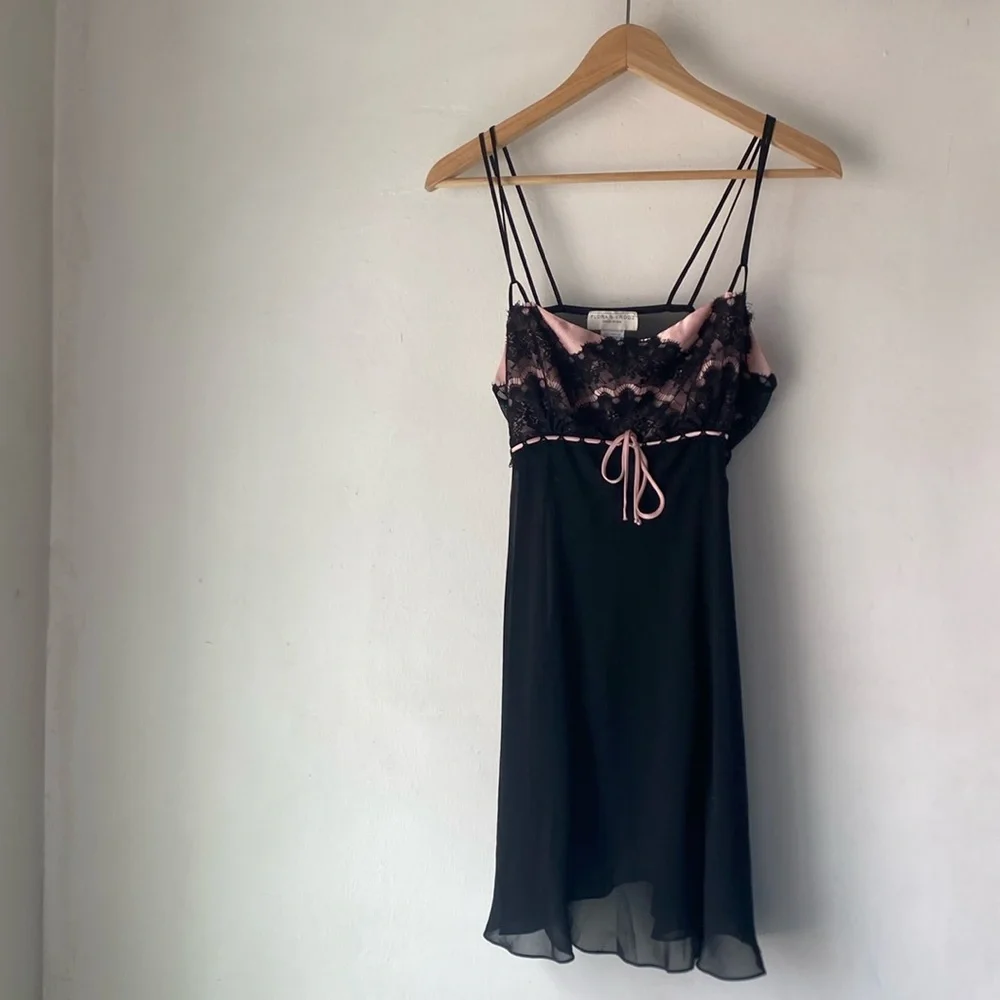 Flora Nikrooz M Semisheer Slip